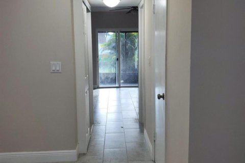 Townhouse in North Lauderdale, Florida 4 bedrooms, 128.21 sq.m. № 2399716 - photo 5