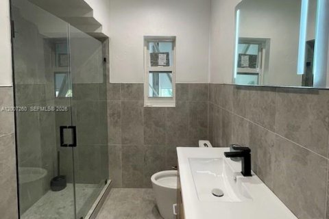 Commercial property in Fort Lauderdale, Florida 177.63 sq.m. № 2090170 - photo 12