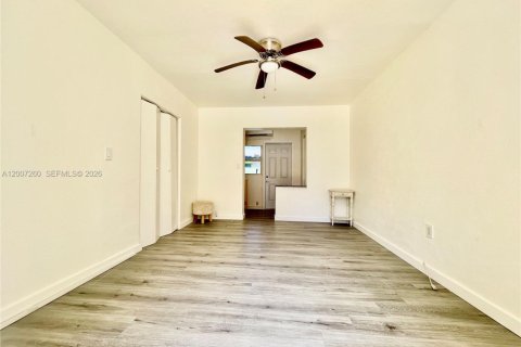 Commercial property in Fort Lauderdale, Florida 177.63 sq.m. № 2090170 - photo 22