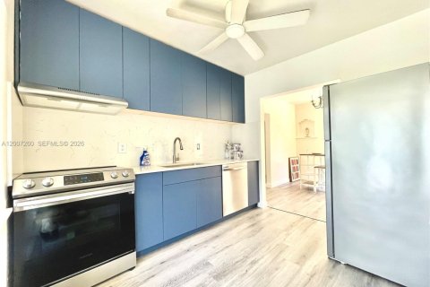 Commercial property in Fort Lauderdale, Florida 177.63 sq.m. № 2090170 - photo 30