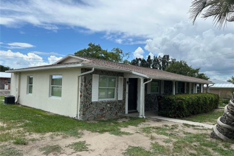 Duplex in Lake Placid, Florida 4 bedrooms, 145.67 sq.m. № 1843631 - photo 1