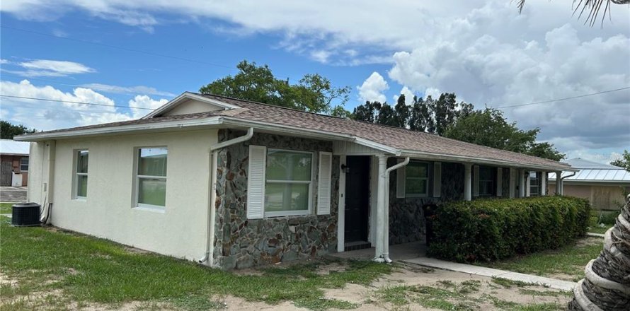 Duplex in Lake Placid, Florida 4 bedrooms, 145.67 sq.m. № 1843631