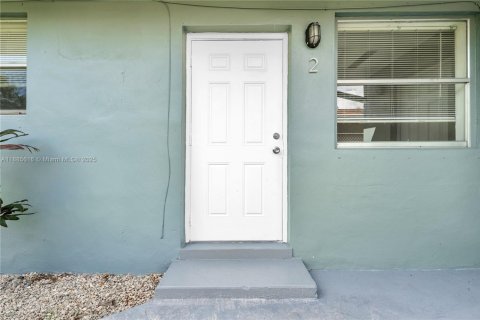 Villa ou maison à louer à North Miami Beach, Floride: 1 chambre, 268.3 m2 № 1932466 - photo 10
