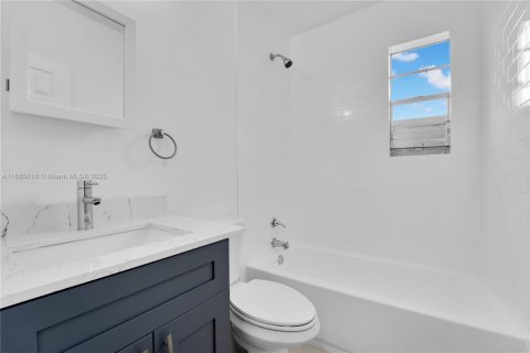 Villa ou maison à louer à North Miami Beach, Floride: 1 chambre, 268.3 m2 № 1932466 - photo 7