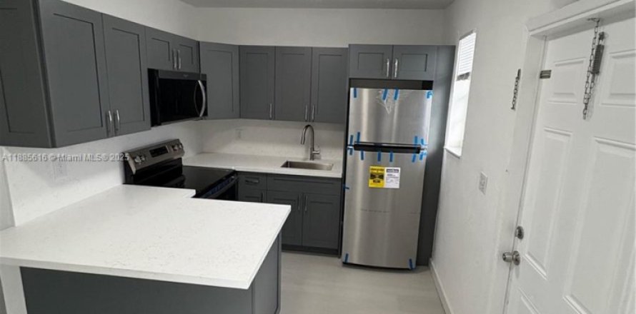Casa en North Miami Beach, Florida 1 dormitorio, 268.3 m2 № 1932466