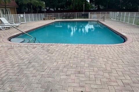 Condominio en alquiler en Miami, Florida, 1 dormitorio, 70.14 m2 № 1939301 - foto 11