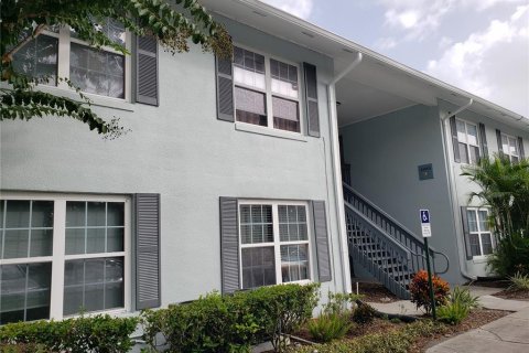 Condo in Orlando, Florida, 2 bedrooms  № 1878069 - photo 1