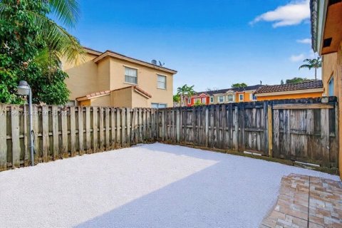 Купить таунхаус в Хомстед, Флорида 3 спальни, 128.02м2, № 2028979 - фото 16