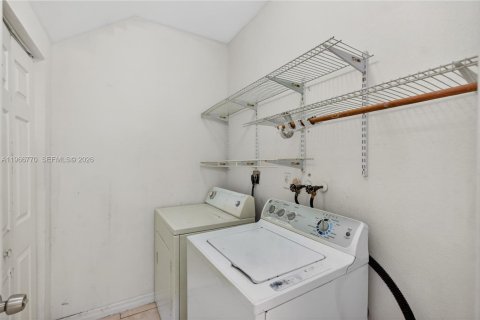 Купить таунхаус в Хомстед, Флорида 3 спальни, 128.02м2, № 2028979 - фото 9