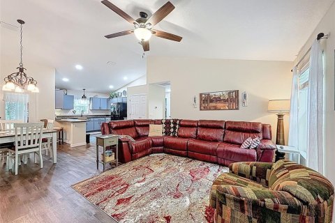 House in Weeki Wachee, Florida 3 bedrooms, 128.58 sq.m. № 1847051 - photo 13