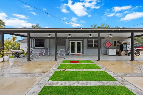 Casa en venta en Homestead, Florida, 7 dormitorios, 315.87 m2 № 2028509 - foto 2