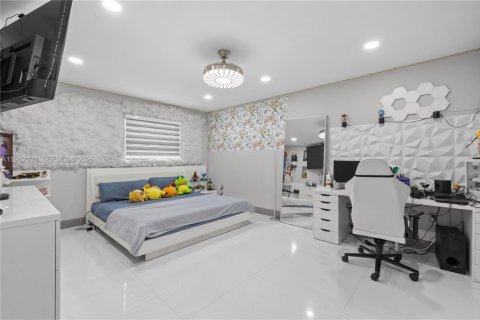 Casa en venta en Homestead, Florida, 7 dormitorios, 315.87 m2 № 2028509 - foto 18