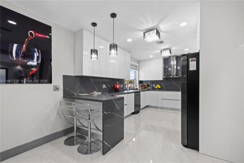 Casa en venta en Homestead, Florida, 7 dormitorios, 315.87 m2 № 2028509 - foto 7