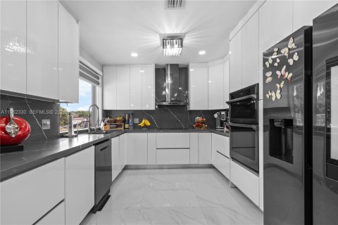 Casa en venta en Homestead, Florida, 7 dormitorios, 315.87 m2 № 2028509 - foto 8