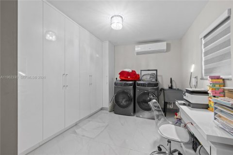 Casa en venta en Homestead, Florida, 7 dormitorios, 315.87 m2 № 2028509 - foto 14