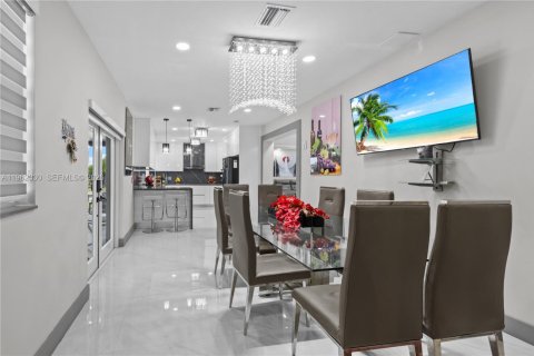 Casa en venta en Homestead, Florida, 7 dormitorios, 315.87 m2 № 2028509 - foto 10