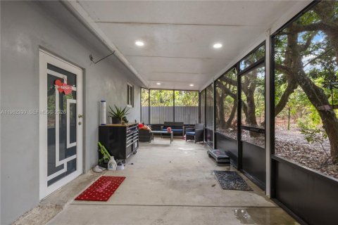 Casa en venta en Homestead, Florida, 7 dormitorios, 315.87 m2 № 2028509 - foto 30