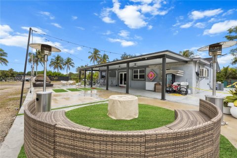 Casa en venta en Homestead, Florida, 7 dormitorios, 315.87 m2 № 2028509 - foto 4