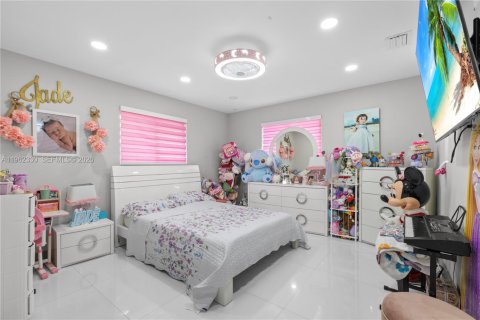 Casa en venta en Homestead, Florida, 7 dormitorios, 315.87 m2 № 2028509 - foto 17