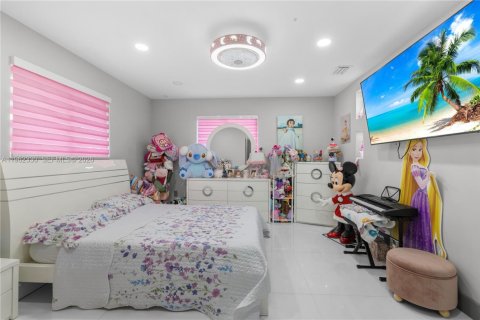 Casa en venta en Homestead, Florida, 7 dormitorios, 315.87 m2 № 2028509 - foto 24