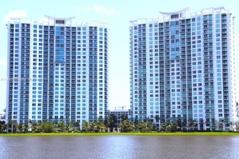 Кондоминиум с 3 спальнями в Санрайз, Флорида № 2006059