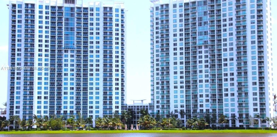 Кондоминиум с 3 спальнями в Санрайз, Флорида № 2006059