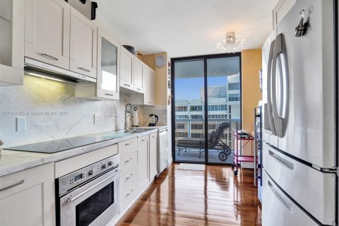 Condo in Miami Beach, Florida, 2 bedrooms  № 1726010 - photo 7