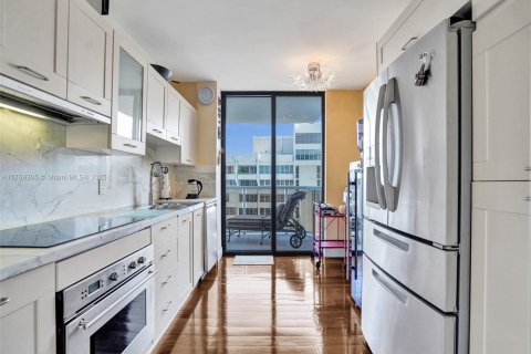 Condo in Miami Beach, Florida, 2 bedrooms  № 1726010 - photo 6