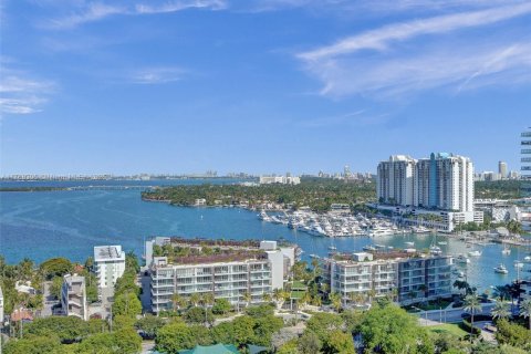 Condo in Miami Beach, Florida, 2 bedrooms  № 1726010 - photo 17