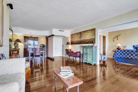 Condo in Miami Beach, Florida, 2 bedrooms  № 1726010 - photo 4