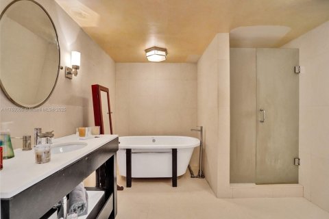 Condo in Miami Beach, Florida, 2 bedrooms  № 1726010 - photo 9