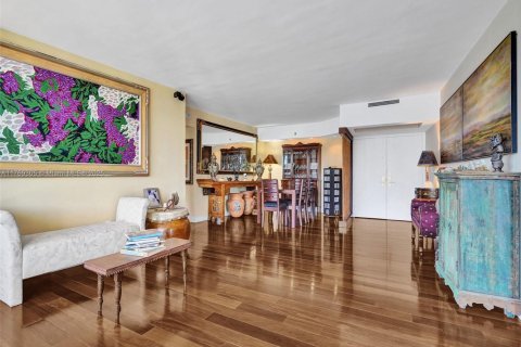 Condo in Miami Beach, Florida, 2 bedrooms  № 1726010 - photo 3