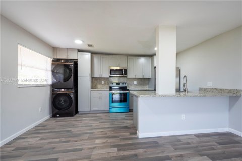 Condominio en venta en Dania Beach, Florida, 2 dormitorios, 94.3 m2 № 2406064 - foto 2
