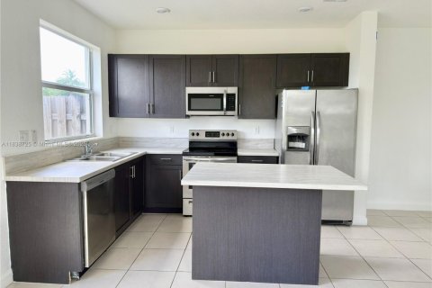 Touwnhouse à louer à Homestead, Floride: 3 chambres, 123.37 m2 № 1825477 - photo 9