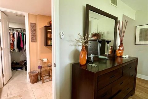 Condo in South Pasadena, Florida, 2 bedrooms № 2151815 - photo 19