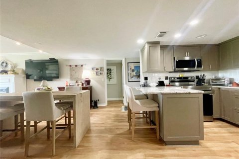 Condo in South Pasadena, Florida, 2 bedrooms № 2151815 - photo 12