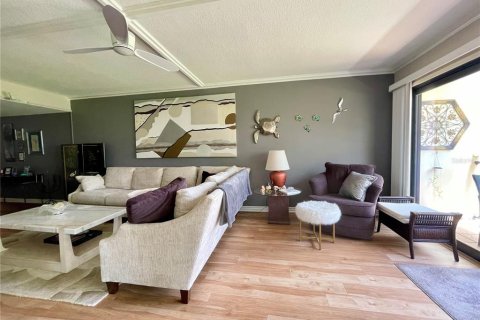 Condo in South Pasadena, Florida, 2 bedrooms № 2151815 - photo 11