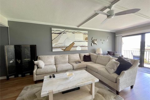 Condo in South Pasadena, Florida, 2 bedrooms № 2151815 - photo 9