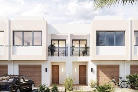 Дом в Помпано-Бич, Флорида 3 спальни № 2059092