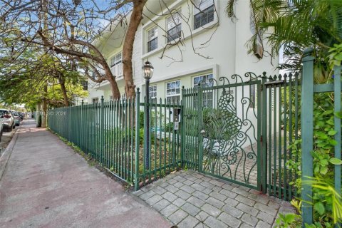 Снять в аренду кондоминиум в Майами-Бич, Флорида 1 спальня, 52.95м2, № 2080095 - фото 30