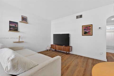 Снять в аренду кондоминиум в Майами-Бич, Флорида 1 спальня, 52.95м2, № 2080095 - фото 12