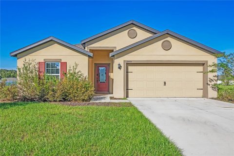 House in Astatula, Florida 5 bedrooms, 183.02 sq.m. № 2422829