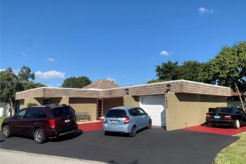 Casa en Tamarac, Florida 2 dormitorios, 175.96 m2 № 1973408