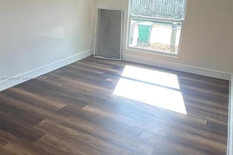 Снять в аренду виллу или дом в Дейви, Флорида 4 спальни, 102.56м2, № 2004576 - фото 2