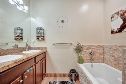 Купить таунхаус в Мирамар, Флорида 2 спальни, 163.51м2, № 1970487 - фото 20