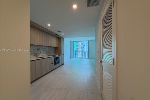 Condominio en alquiler en Miami, Florida, 2 dormitorios, 114.73 m2 № 2062976 - foto 2