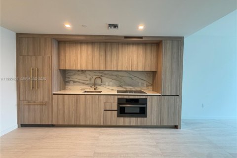 Condominio en alquiler en Miami, Florida, 2 dormitorios, 114.73 m2 № 2062976 - foto 5