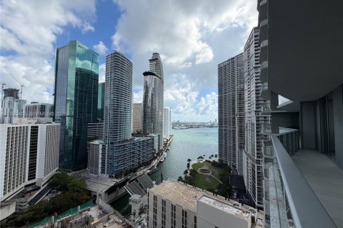 Condominio en alquiler en Miami, Florida, 2 dormitorios, 114.73 m2 № 2062976 - foto 1