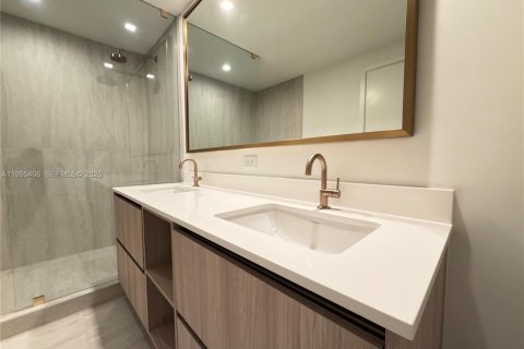 Condominio en alquiler en Miami, Florida, 2 dormitorios, 114.73 m2 № 2062976 - foto 13