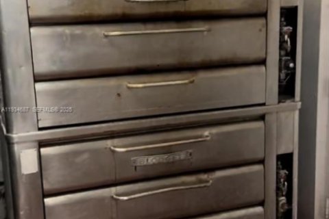 Купить коммерческую недвижимость в Хайалиа, Флорида № 1992850 - фото 5